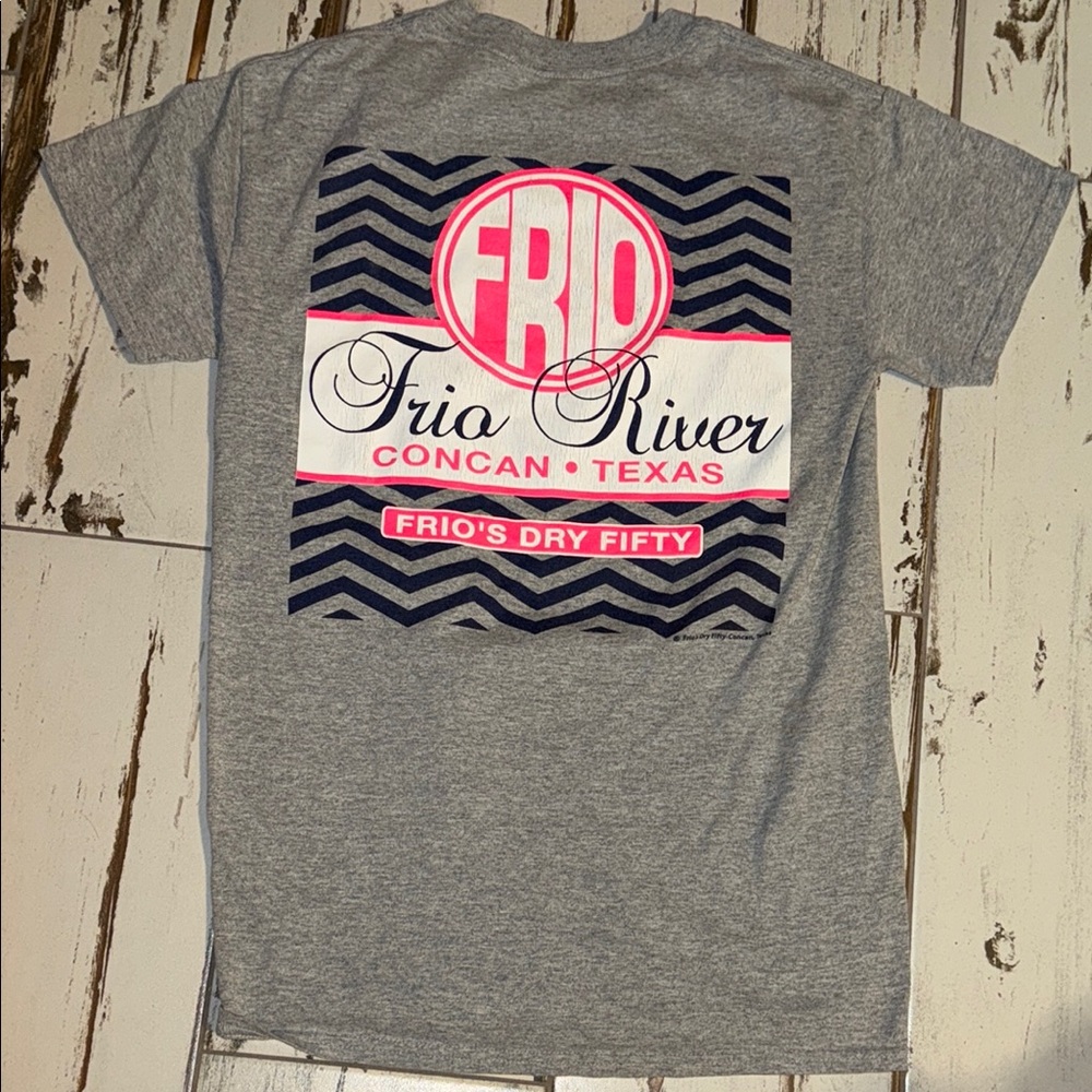 $10 Frio River souvenir t shirt. Chevron print